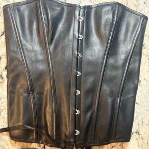 PrettyLittleThing Elegant Black Top